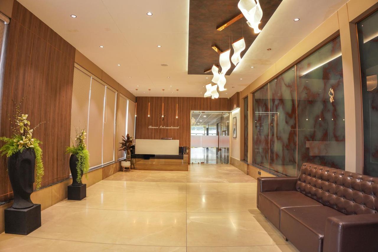 Ramee International Surat Hotel Kültér fotó