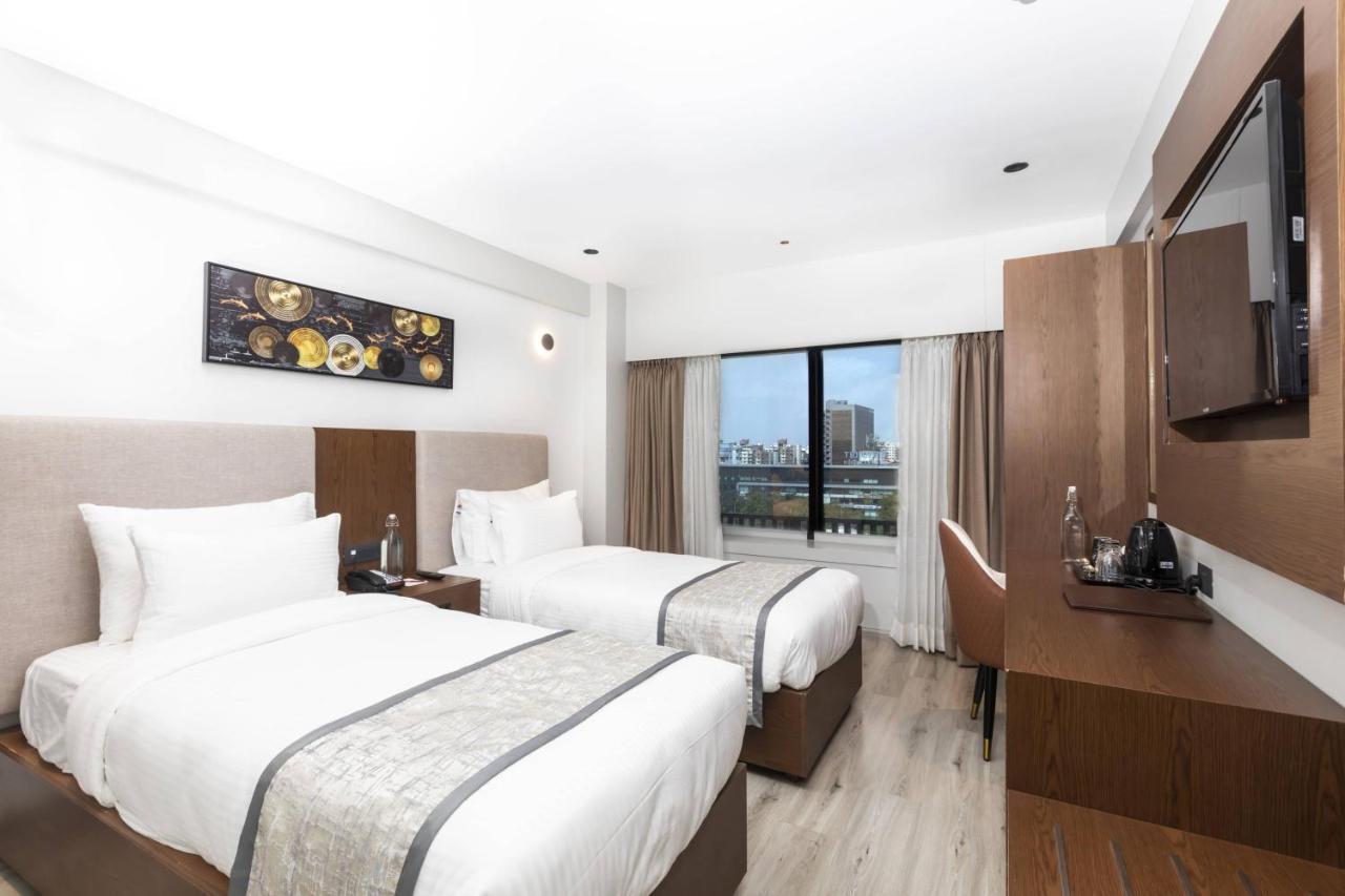 Ramee International Surat Hotel Kültér fotó