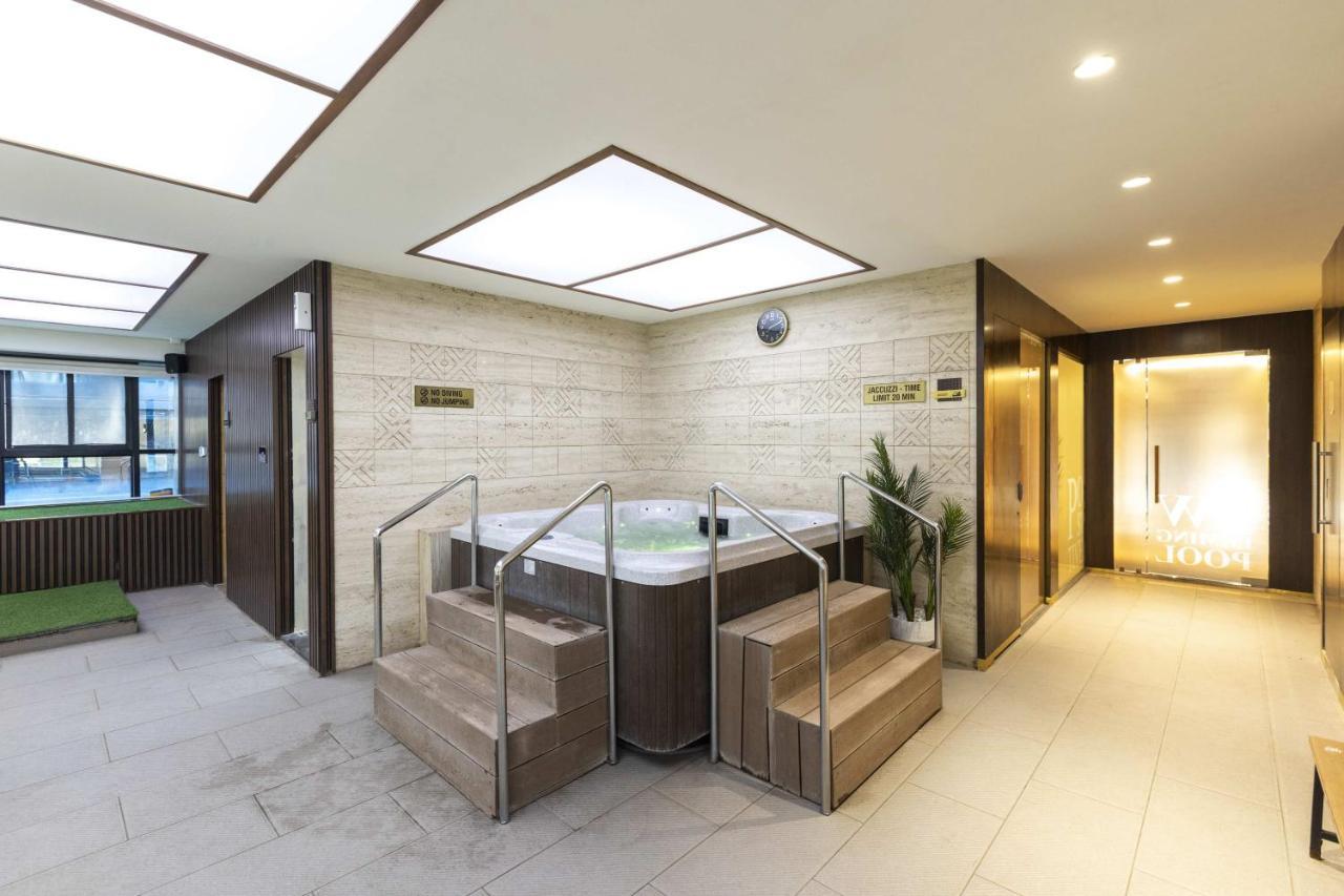 Ramee International Surat Hotel Kültér fotó
