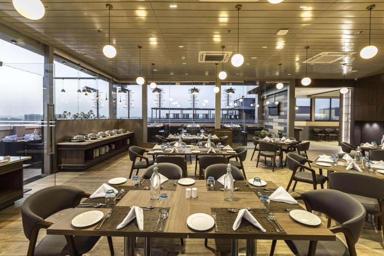 Ramee International Surat Hotel Kültér fotó