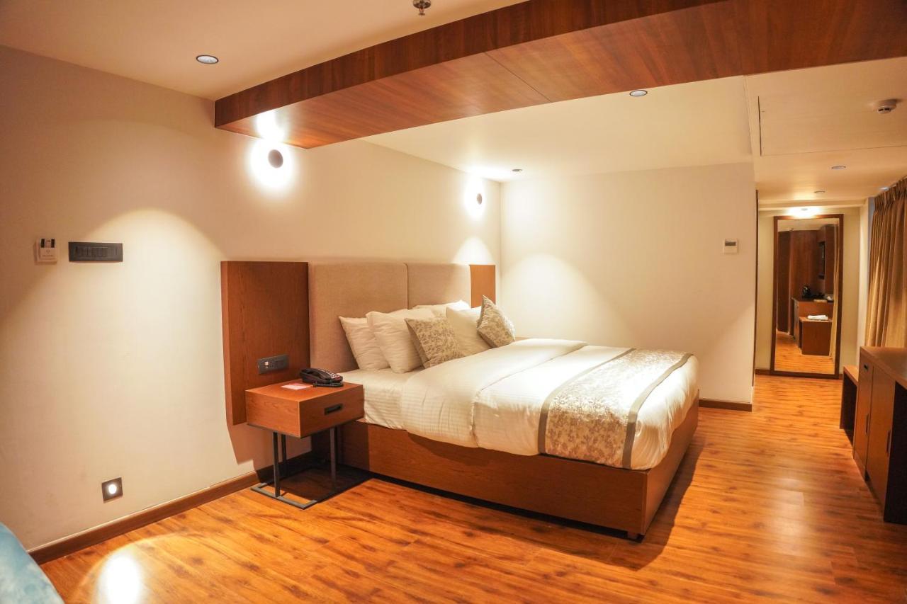 Ramee International Surat Hotel Kültér fotó