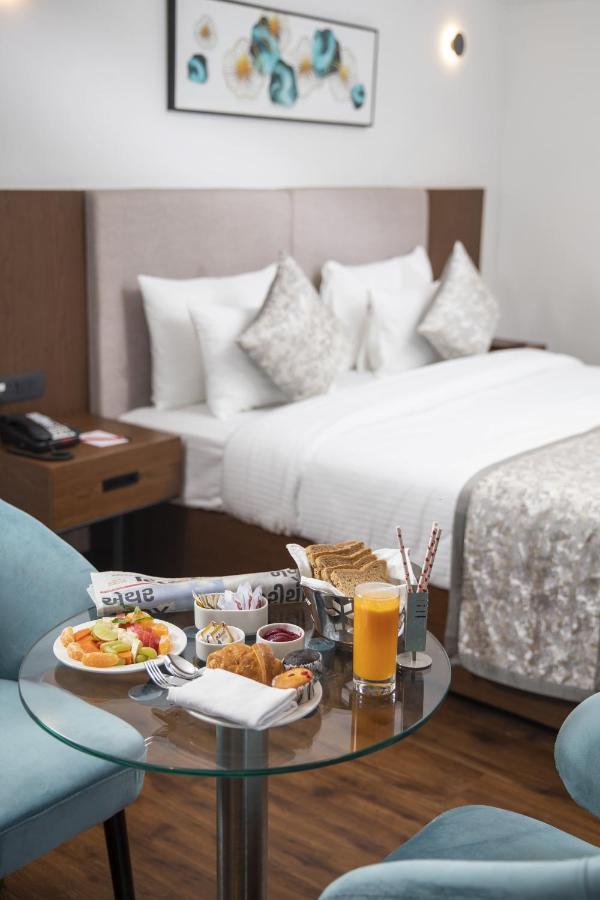 Ramee International Surat Hotel Kültér fotó