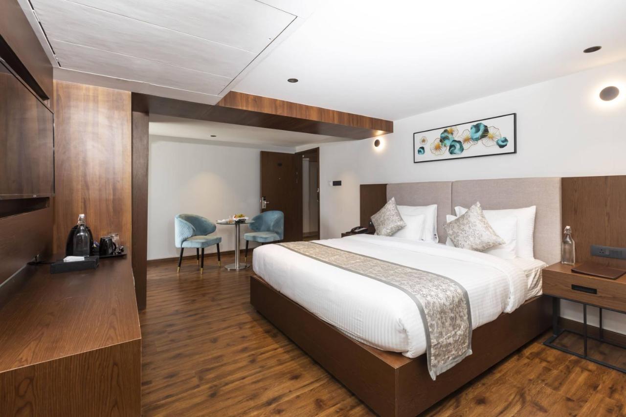 Ramee International Surat Hotel Kültér fotó
