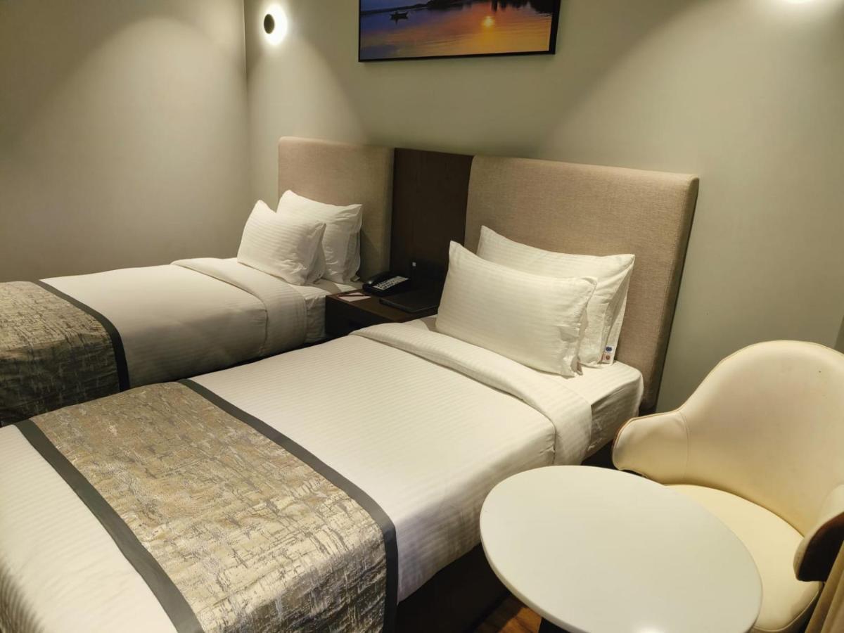 Ramee International Surat Hotel Kültér fotó