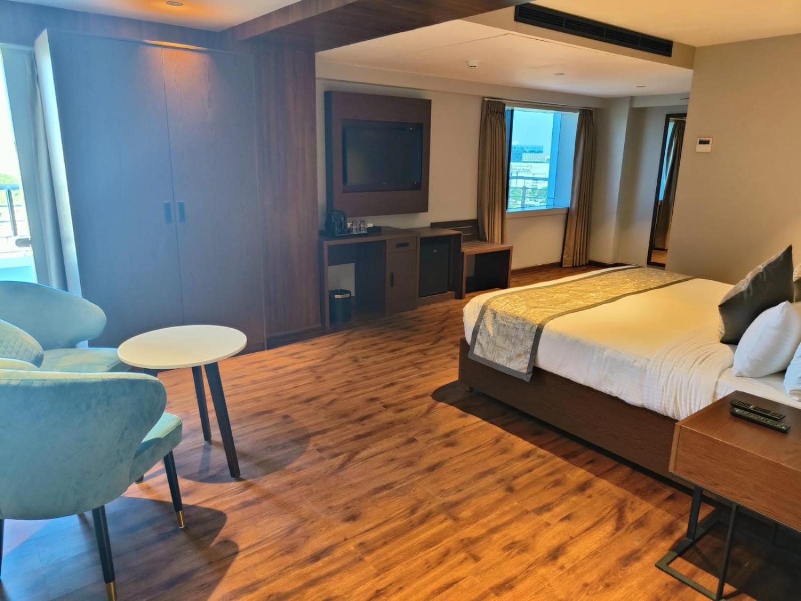 Ramee International Surat Hotel Kültér fotó