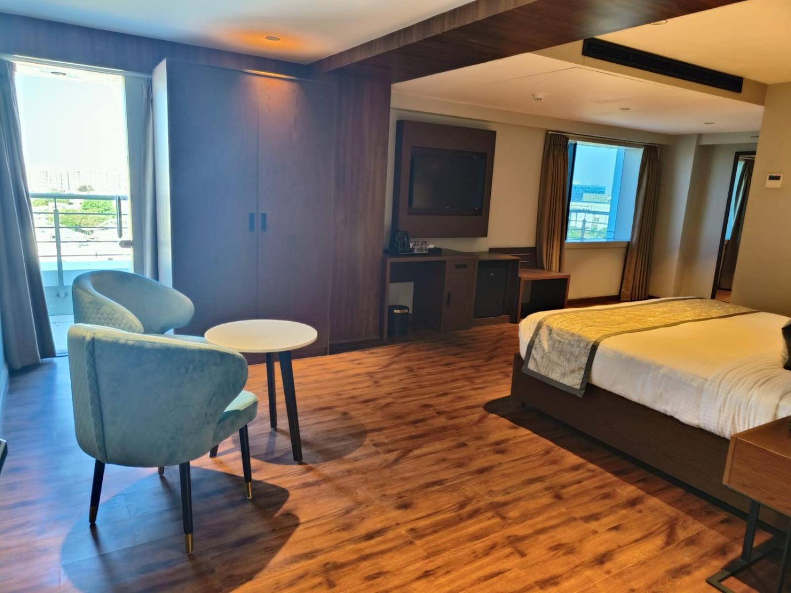 Ramee International Surat Hotel Kültér fotó