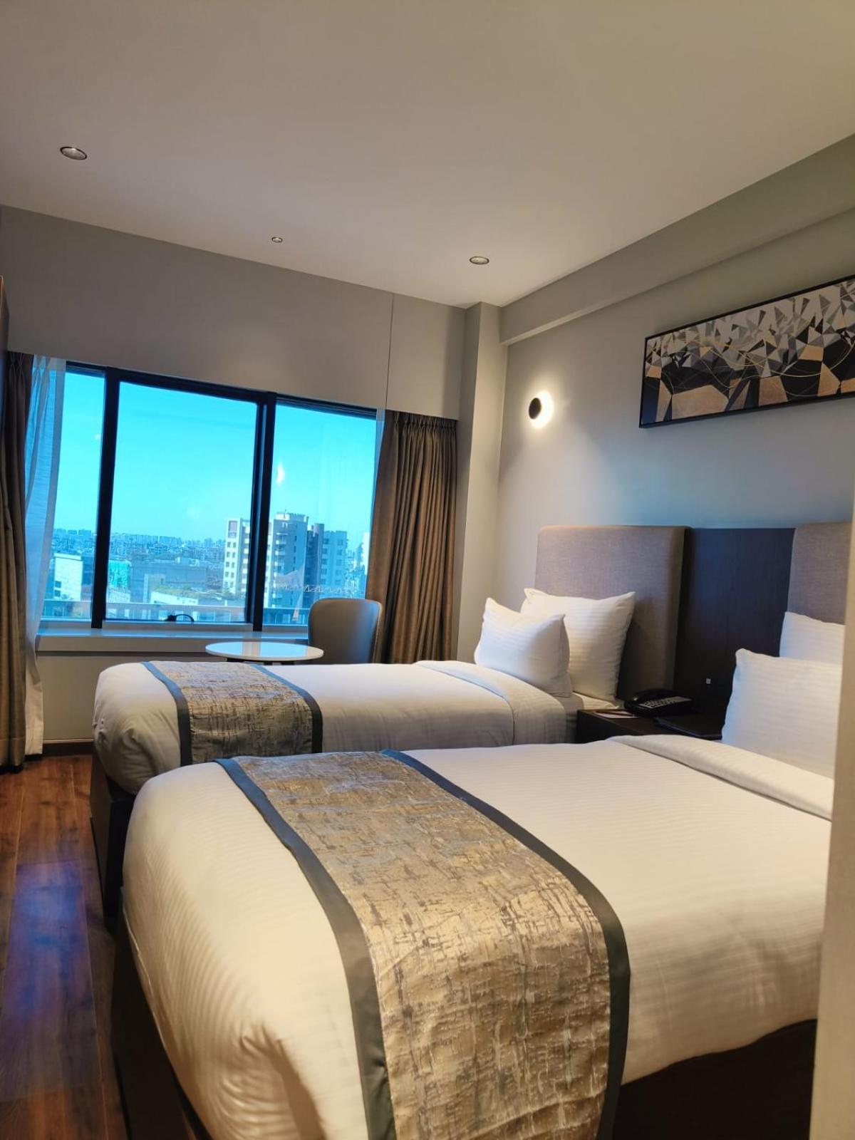 Ramee International Surat Hotel Kültér fotó