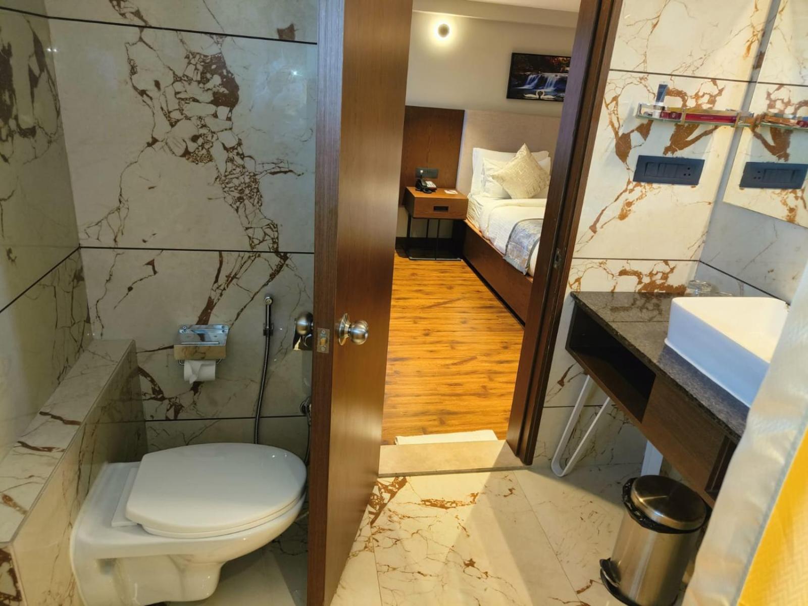 Ramee International Surat Hotel Kültér fotó